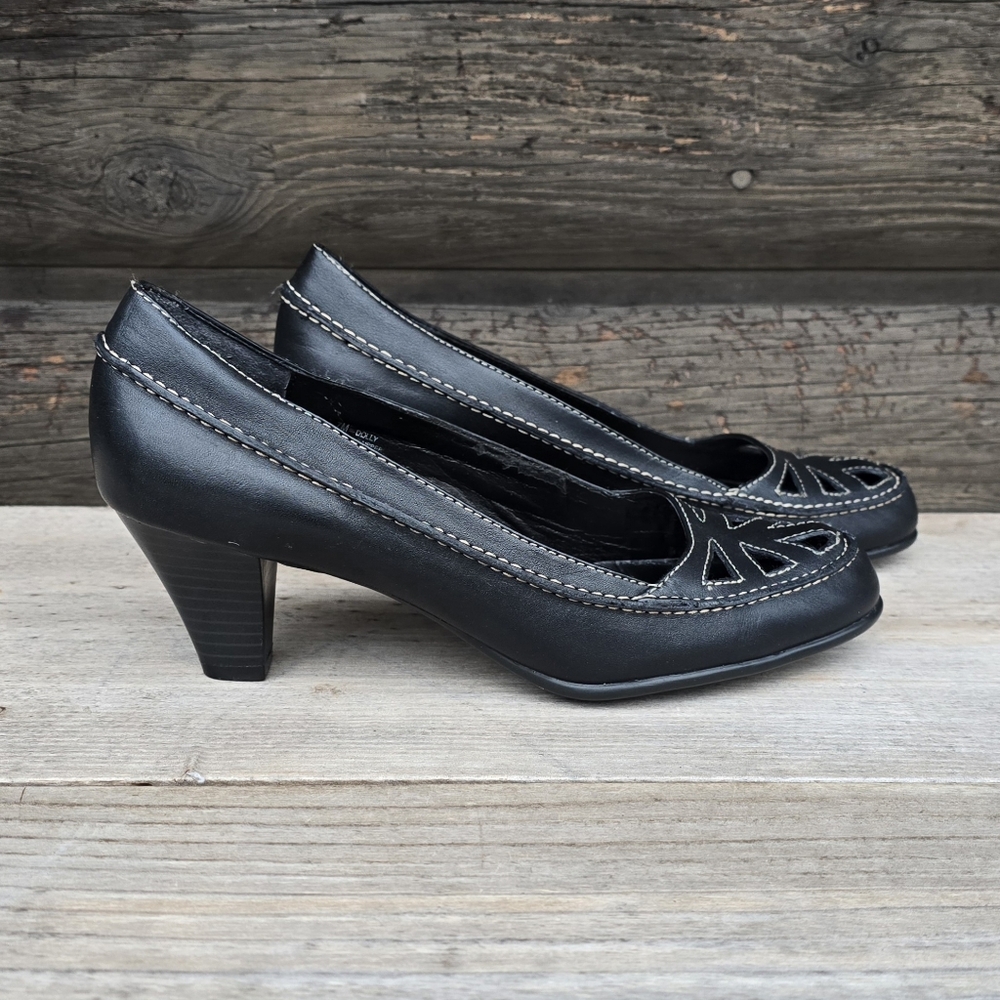 AEROSOLES Dolly Classic Minimalist Leather Cutout Details Comfort Heels 7M - Picture 3 of 15
